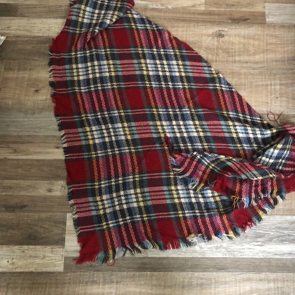 Scarf. - Picture 2 of 2